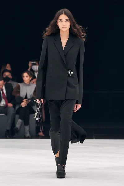 Look 63